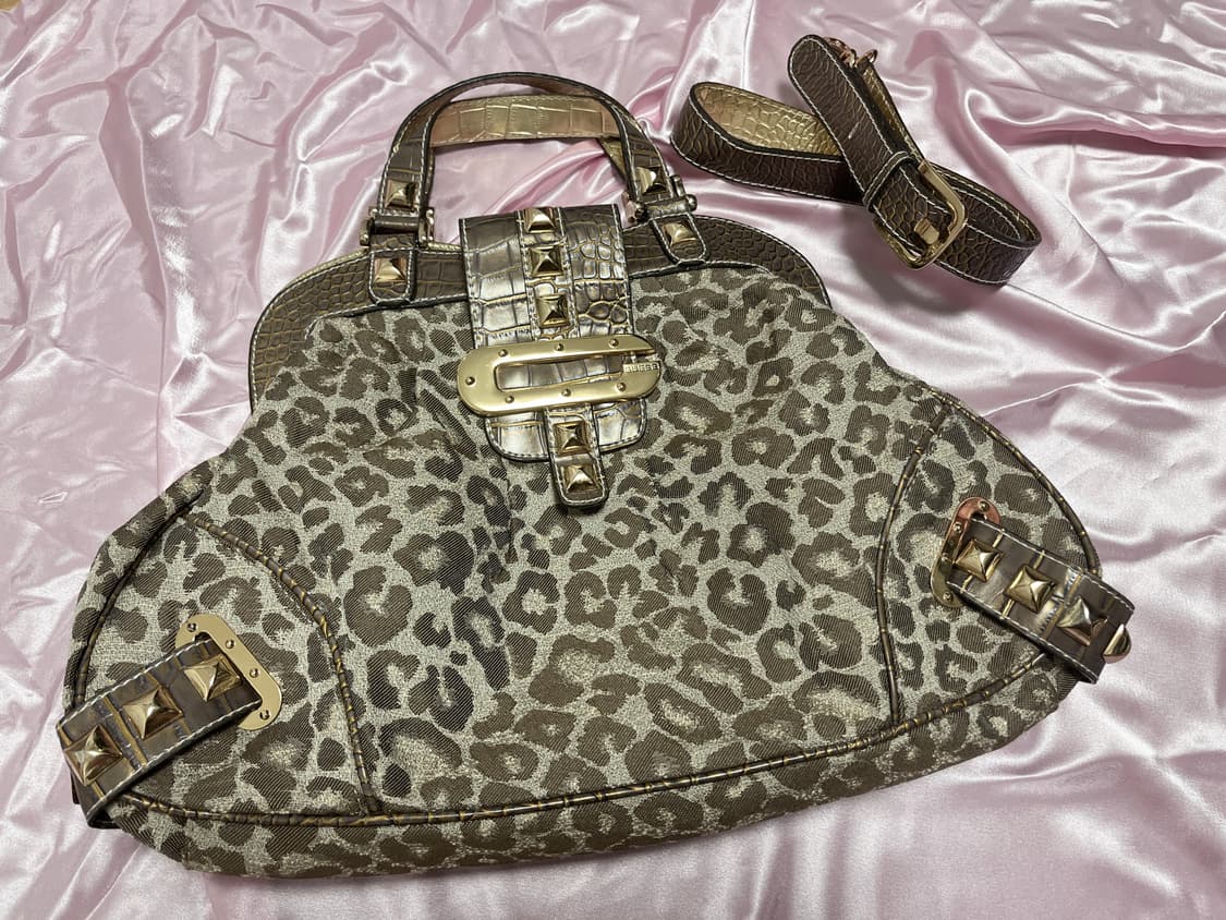 게스 갸루 레오파드 스터드 토트백 (골드) 상품이미지1
