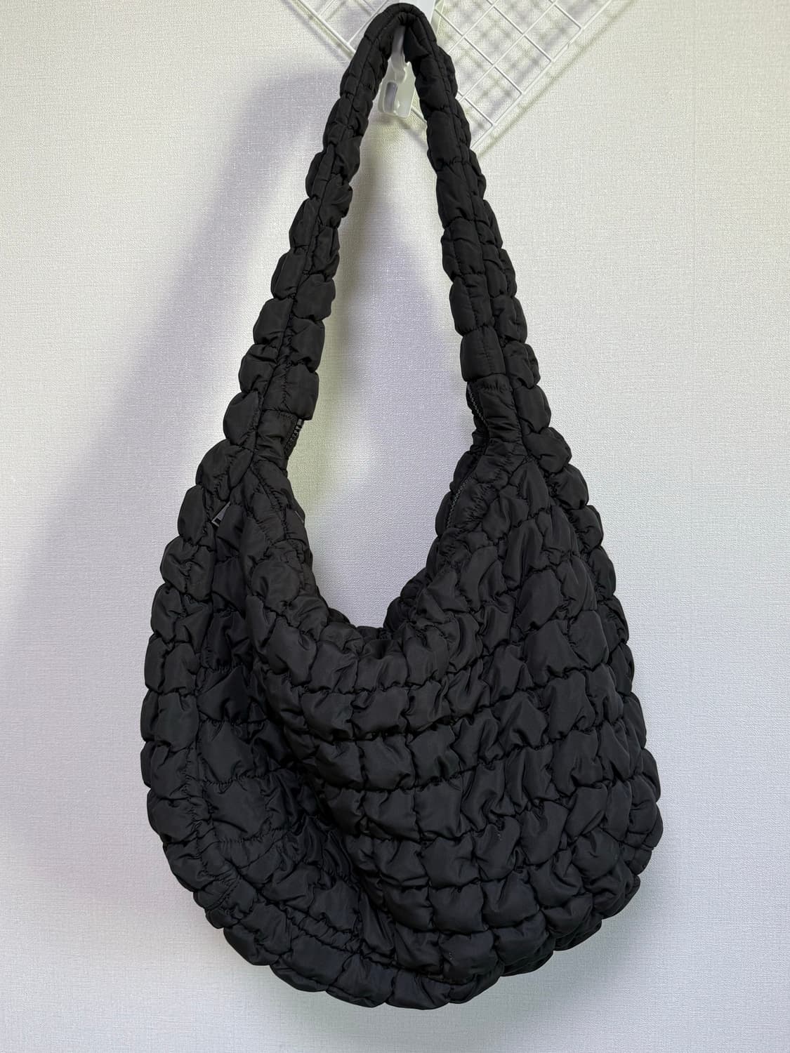 코스 퀄티드 오버사이즈 숄더백 상품이미지1