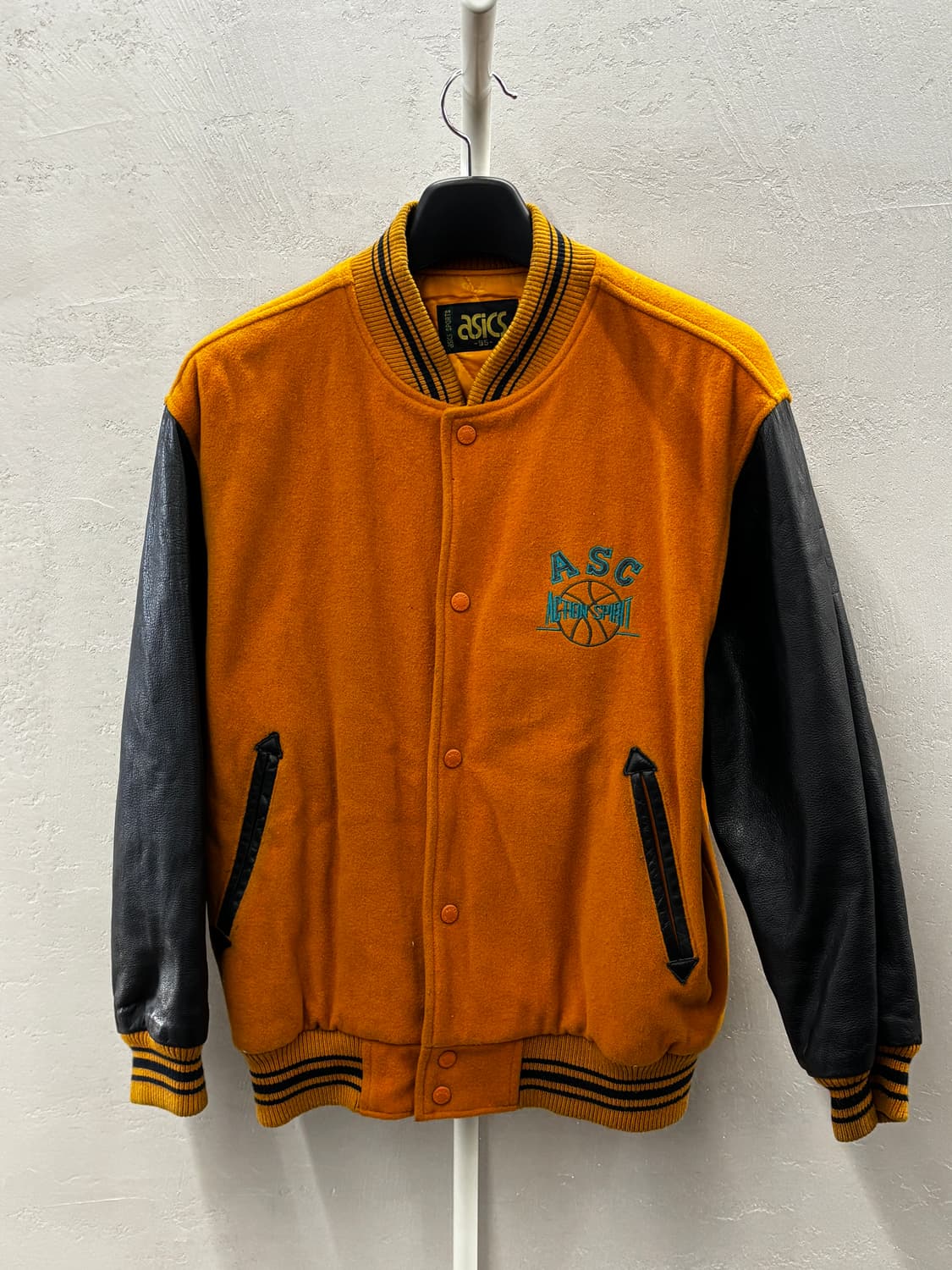 Asics 90s 베스킷볼 로고 카우레더 울 바시티 자켓 95 상품이미지2