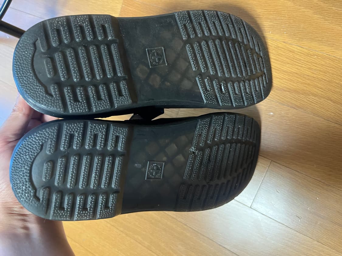 닥터마틴 패트리샤 UK8 black 상품이미지5