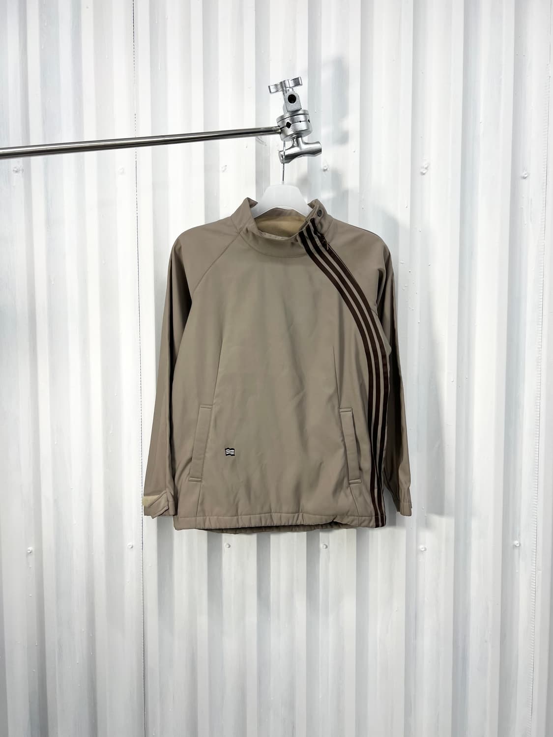 Adidas 초코브라운 사선 아노락 상품이미지3