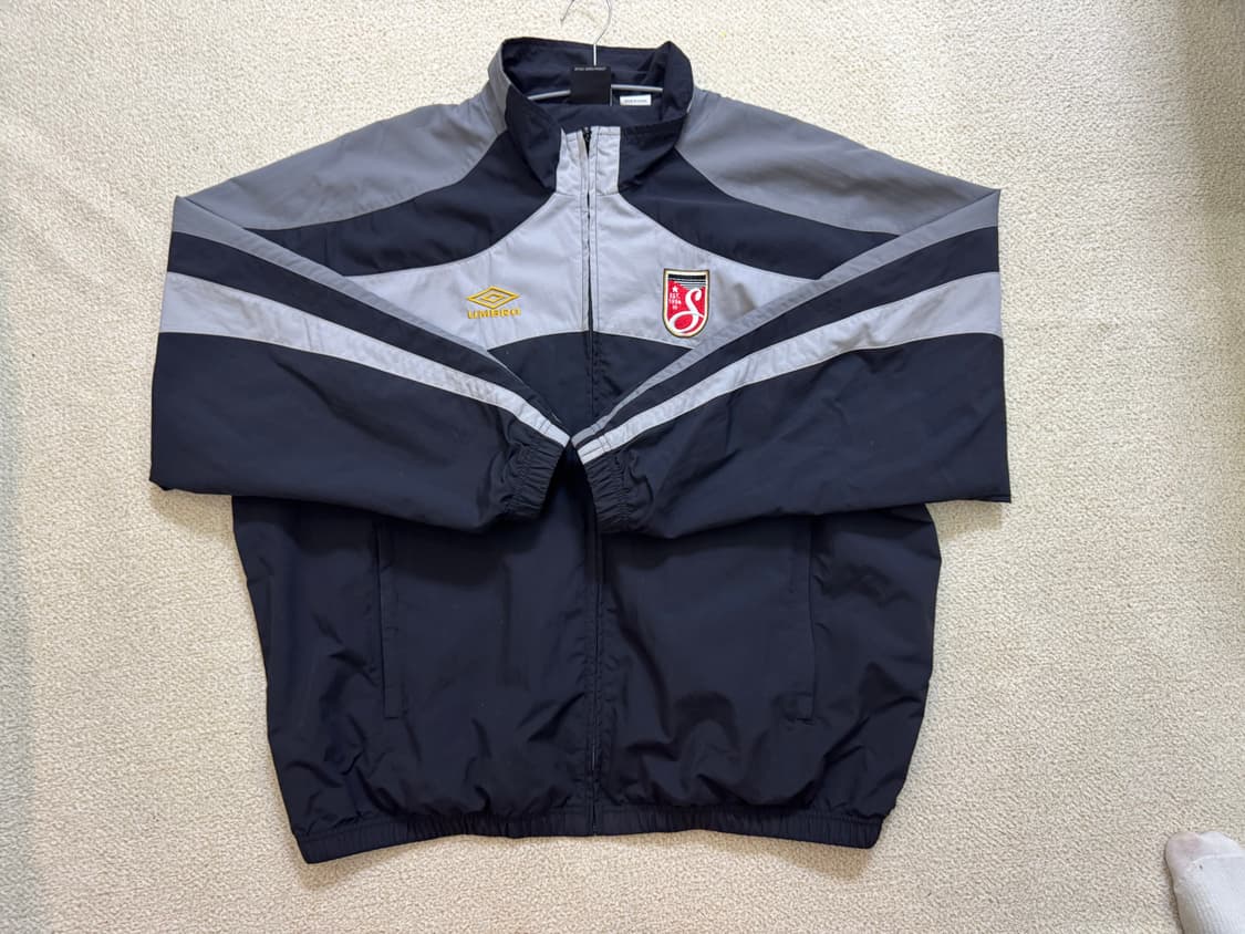 슈프림 x 엄브로 트랙 자켓 블랙 23SS 상품이미지1