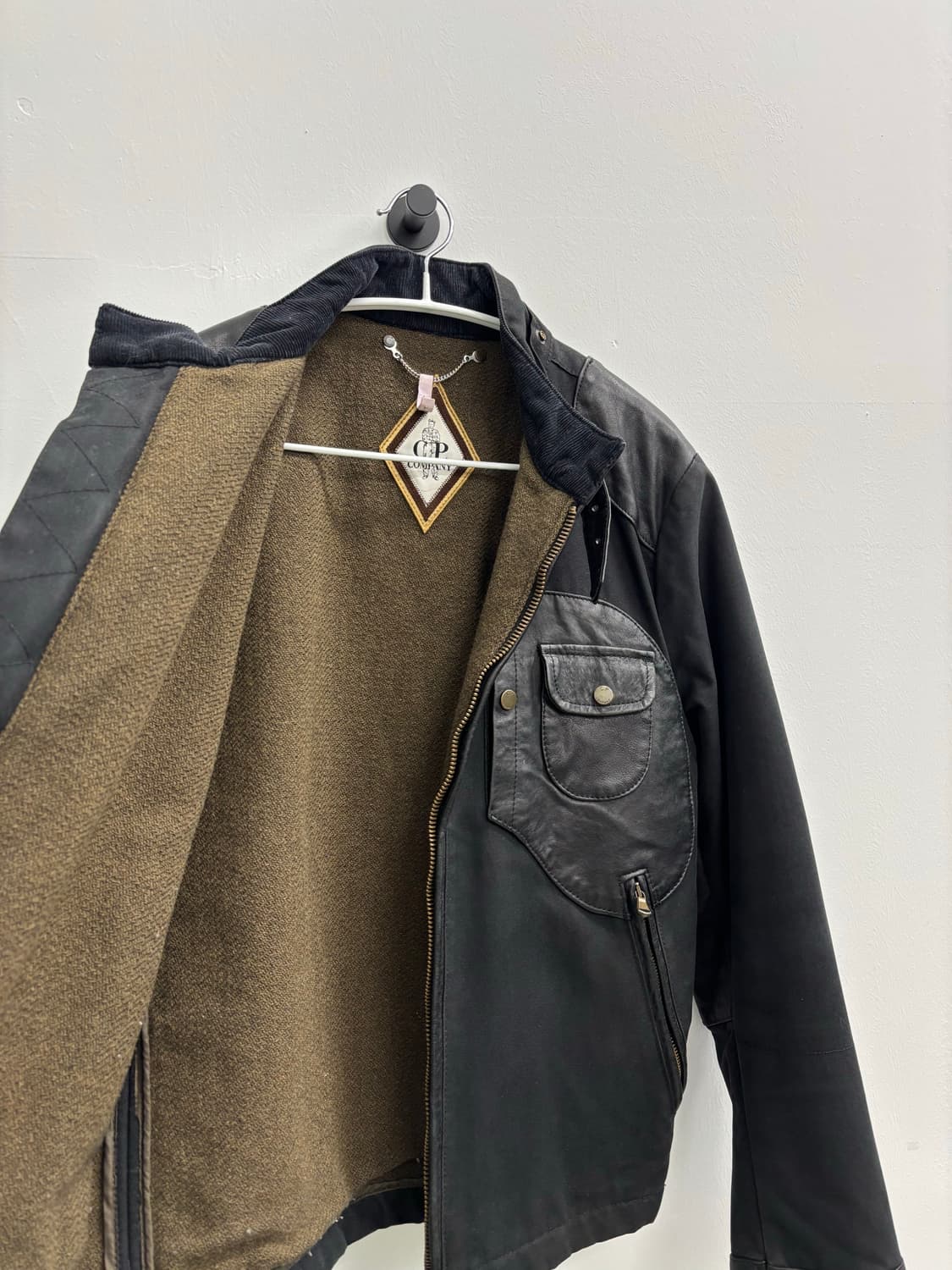 CP컴퍼니 & BRITISH MILLERAIN 헤리티지 레더 믹스 자켓 상품이미지3