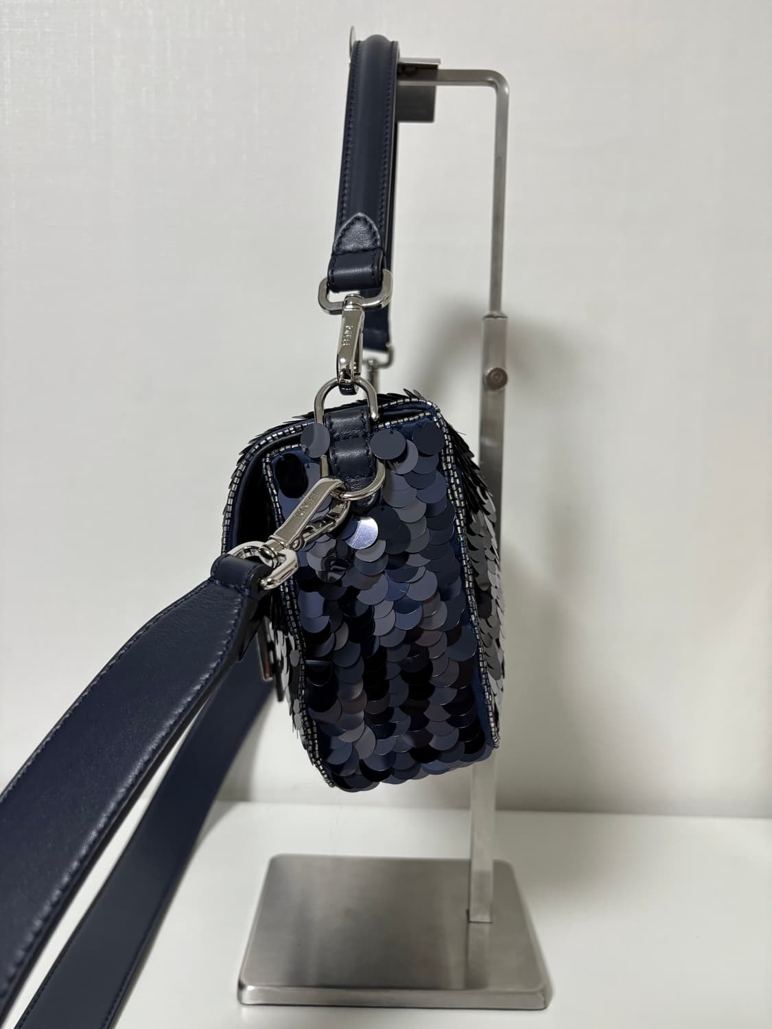 펜디 스팽글 시퀸 바게트백 상품이미지4