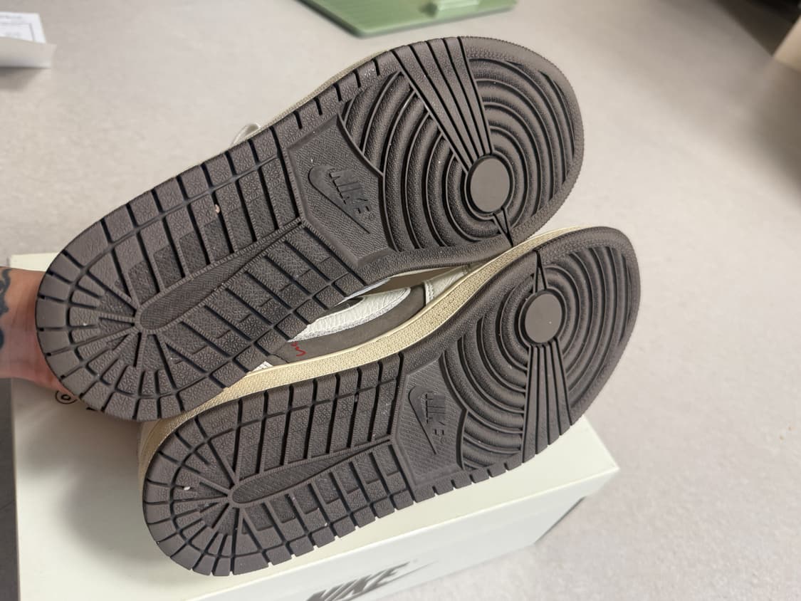 나이키 조던1 트래비스 스캇 리버스모카(270) 상품이미지5