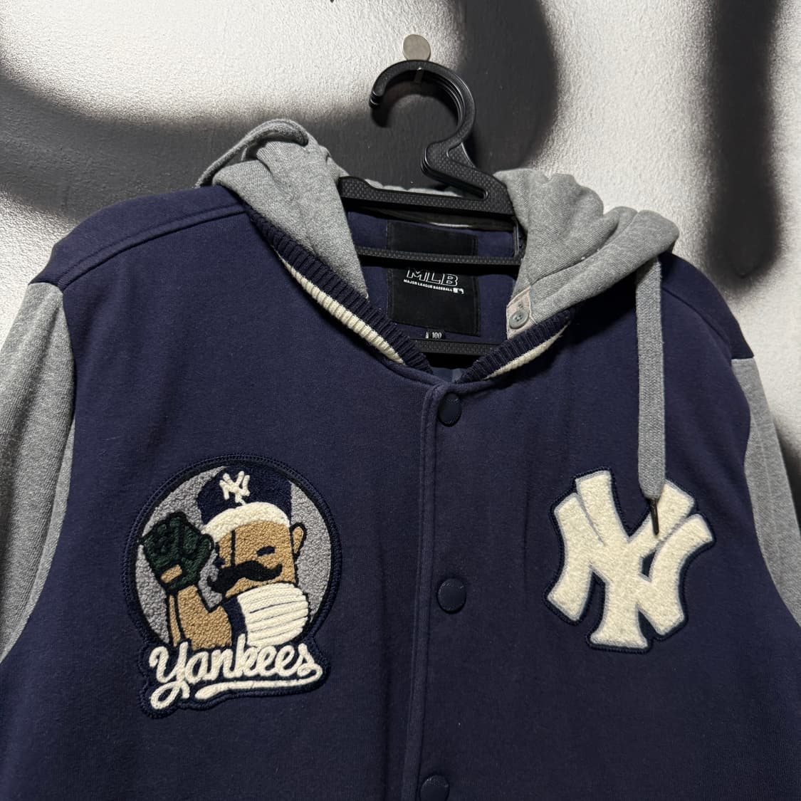 MLB 뉴욕 양키스 올드스쿨 멀티 패치 후드 탈 부착 바시티 자켓 상품이미지3
