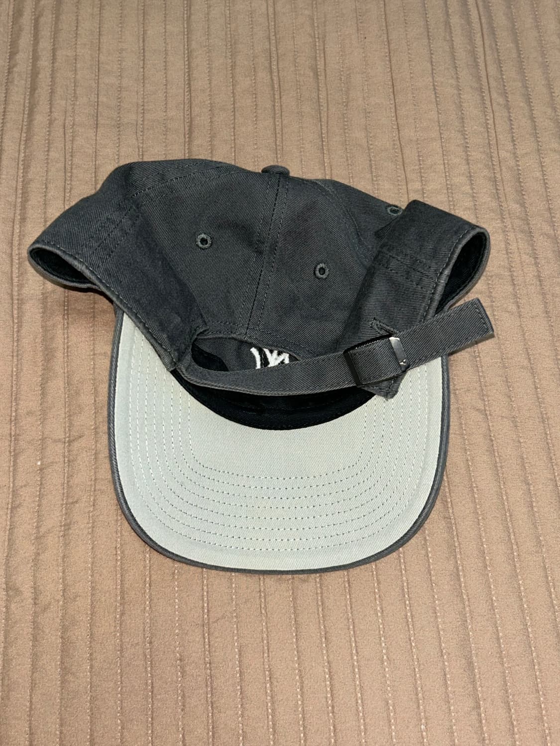 47브랜드 챠콜 양키즈 스몰로고 볼캡 상품이미지3