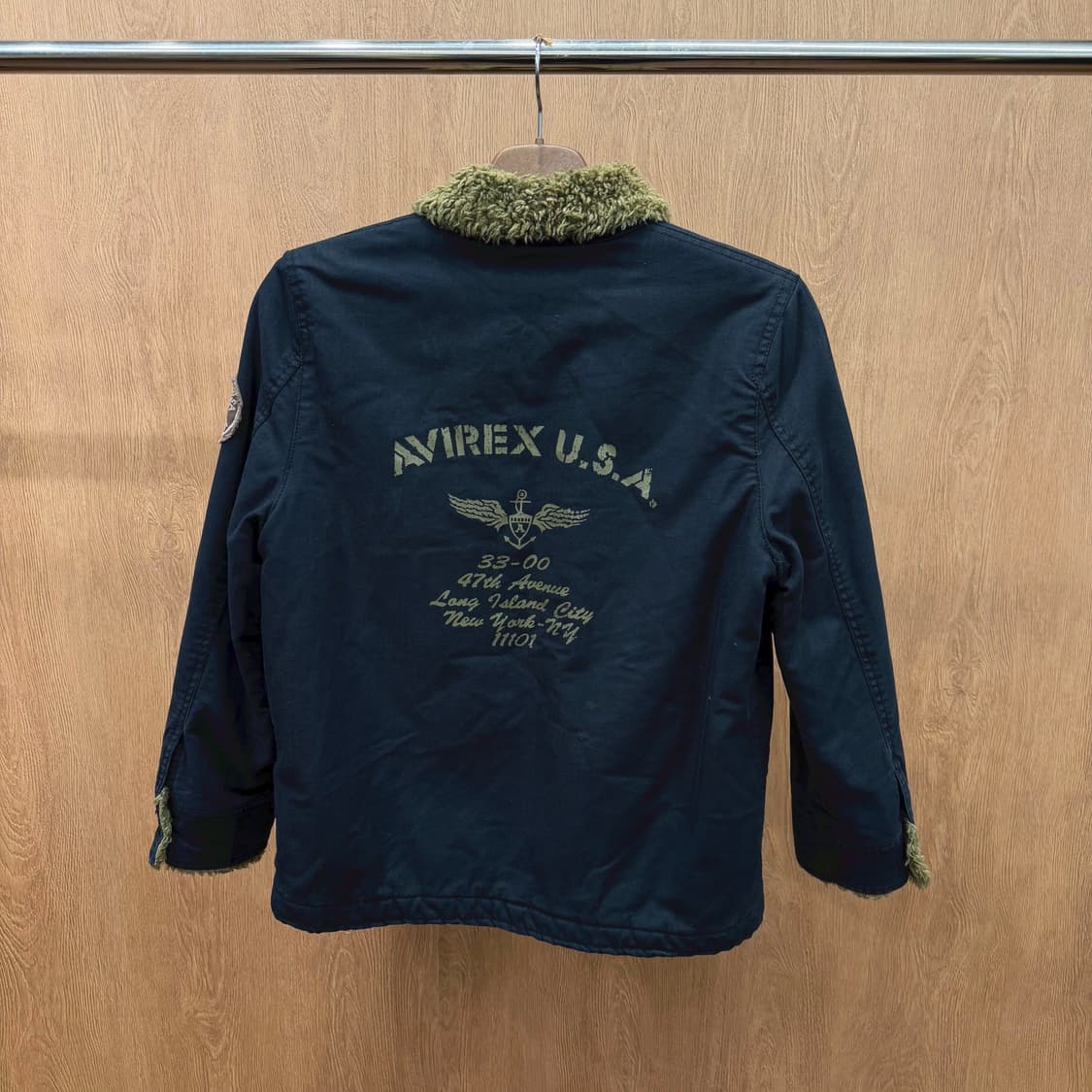 아비렉스 자켓 쉐르파 안감 로고 자수 패치 디테일 레귤러핏 블랙 상품이미지3