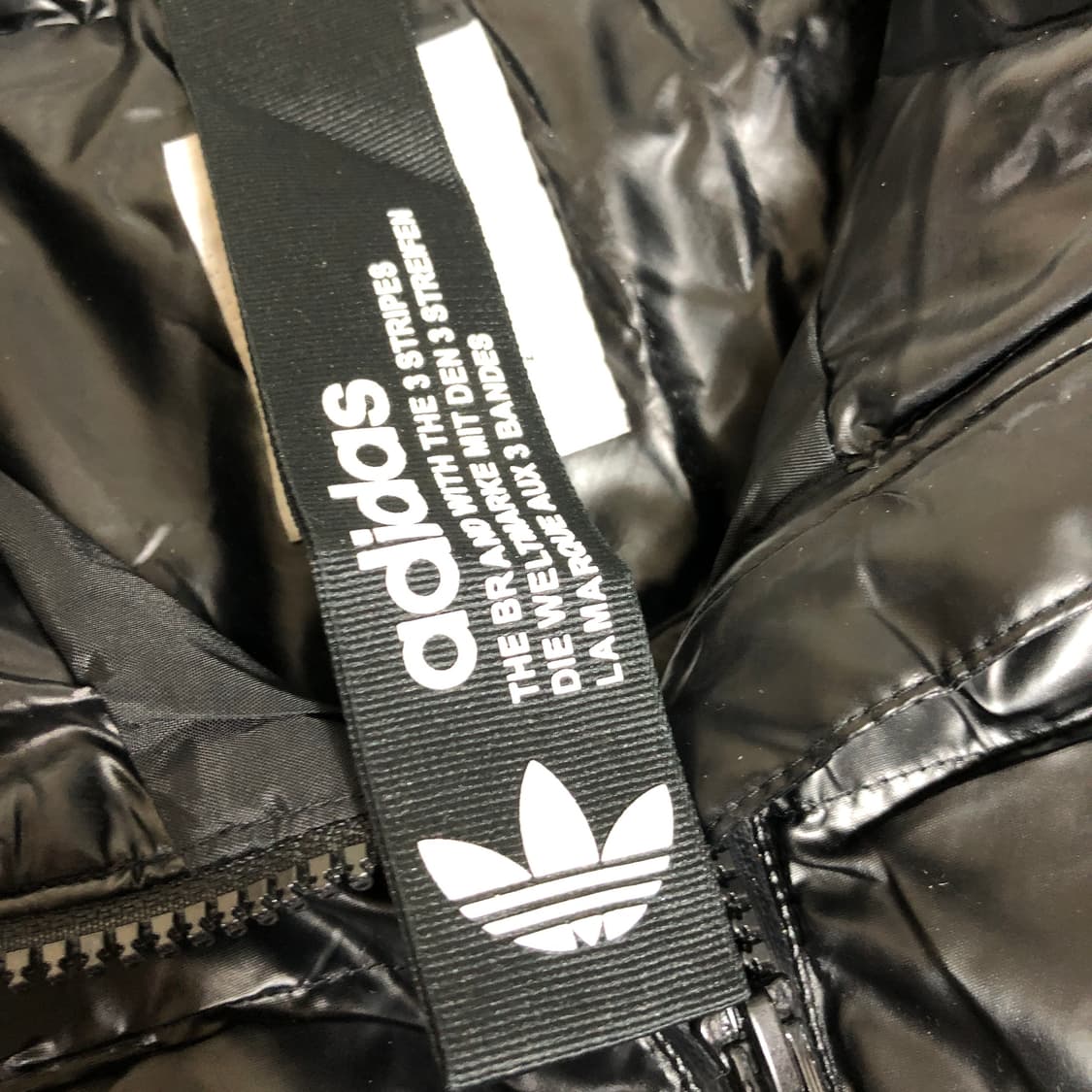 아디다스 유광 숏 패딩 L 상품이미지3