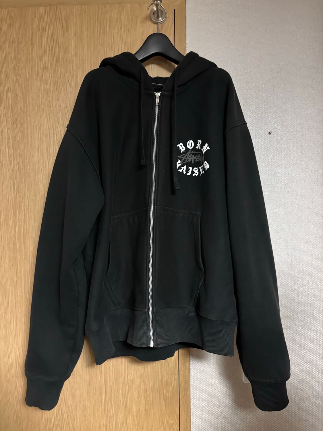 스투시 x 본앤레이즈드 로고 후드 집업 상품이미지2