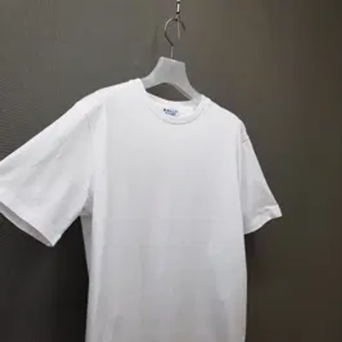 발리 2024 엠블런 프린트 티셔츠 XXS사이즈 상품이미지4