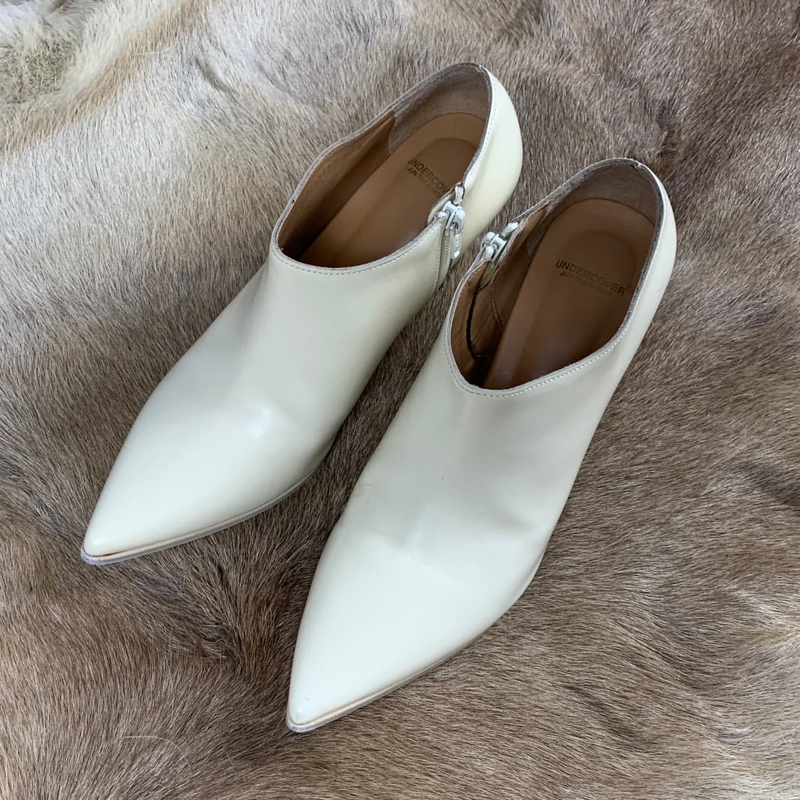 언더커버 22SS 스틸레토 레더 펌프스 힐 상품이미지6