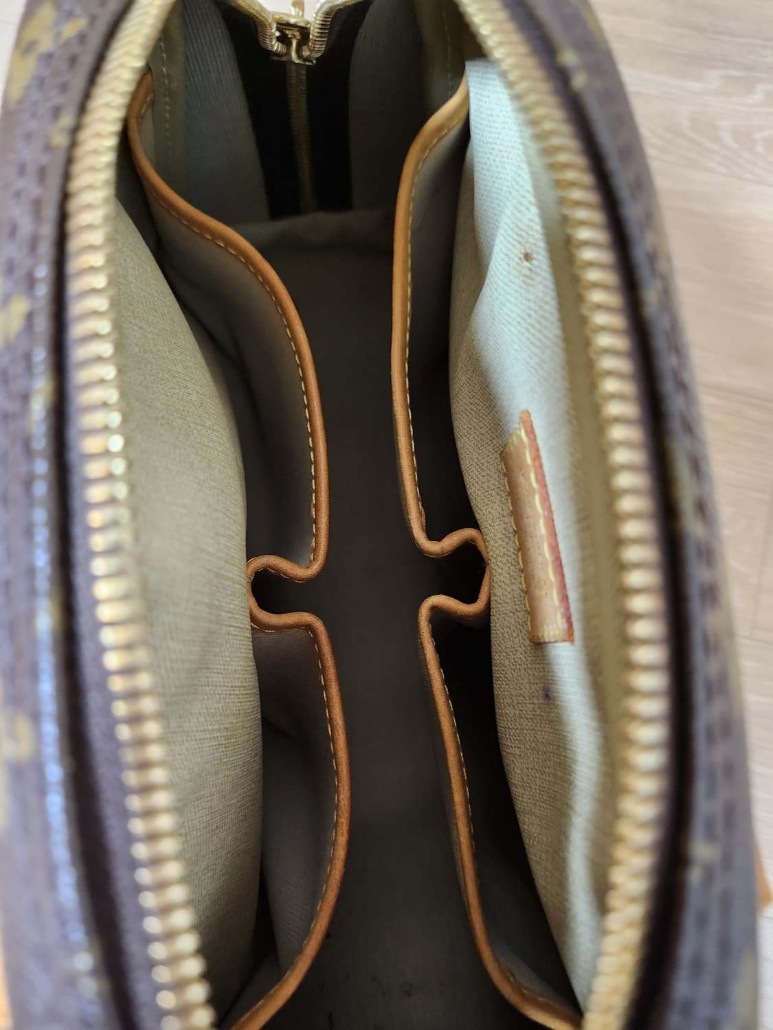 루이비통 모노그램 트루빌 토트백 정품 상품이미지7