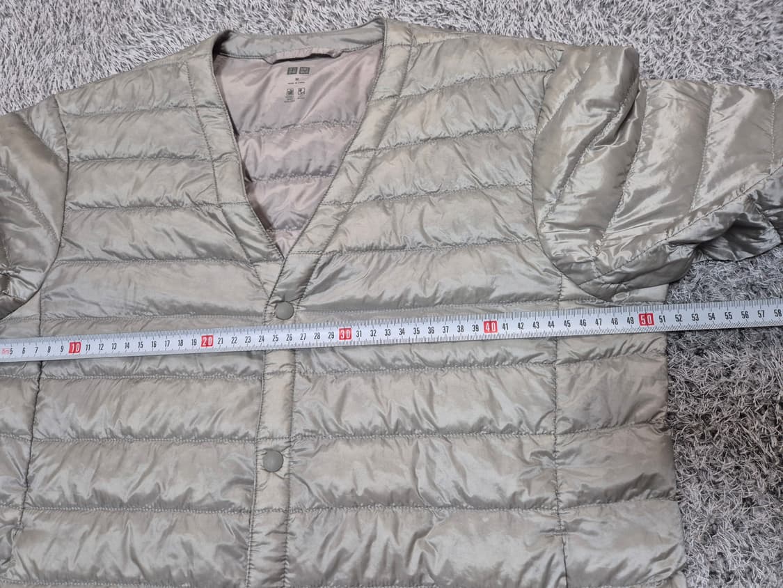 유니클로 남성 브이넥 경량 다운 패딩 L 상품이미지10