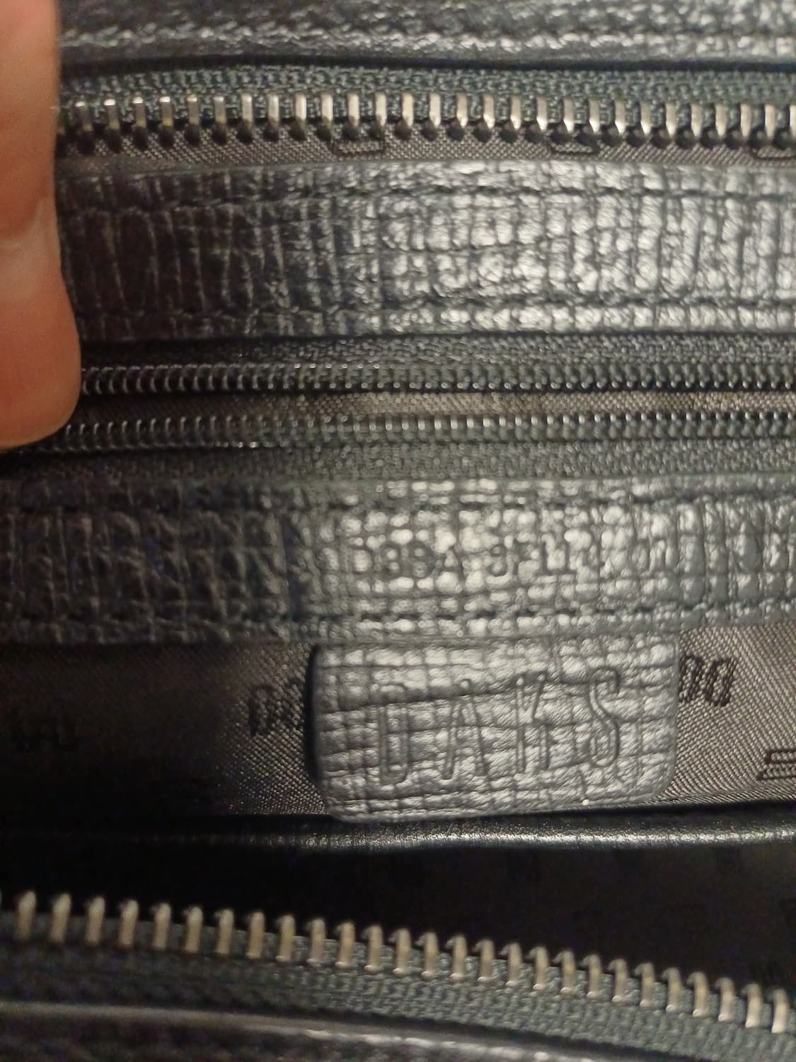 닥스 런던 남성 가죽 메신저백 (DBBA 8F114 BK) 상품이미지4