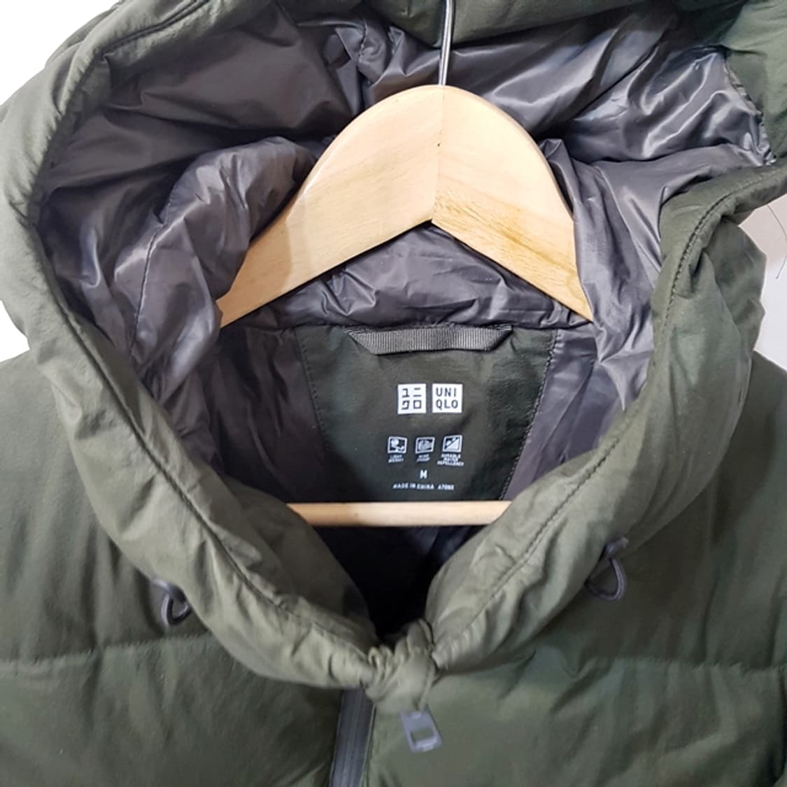 유니클로 심리스 다운 패딩 점퍼 카키 상품이미지3