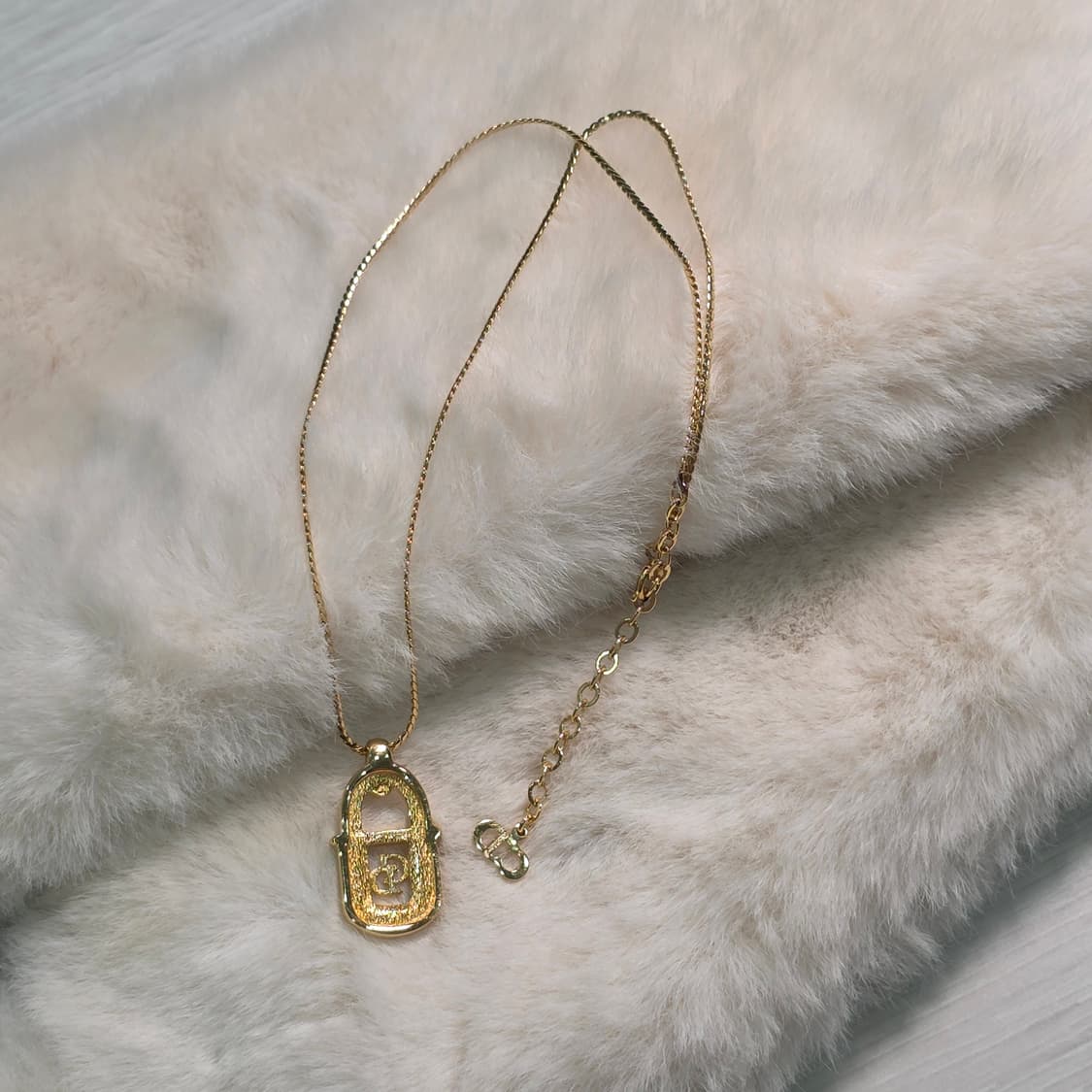 크리스찬 디올 금장 CD 로고 자물쇠 펜던트 목걸이 상품이미지4