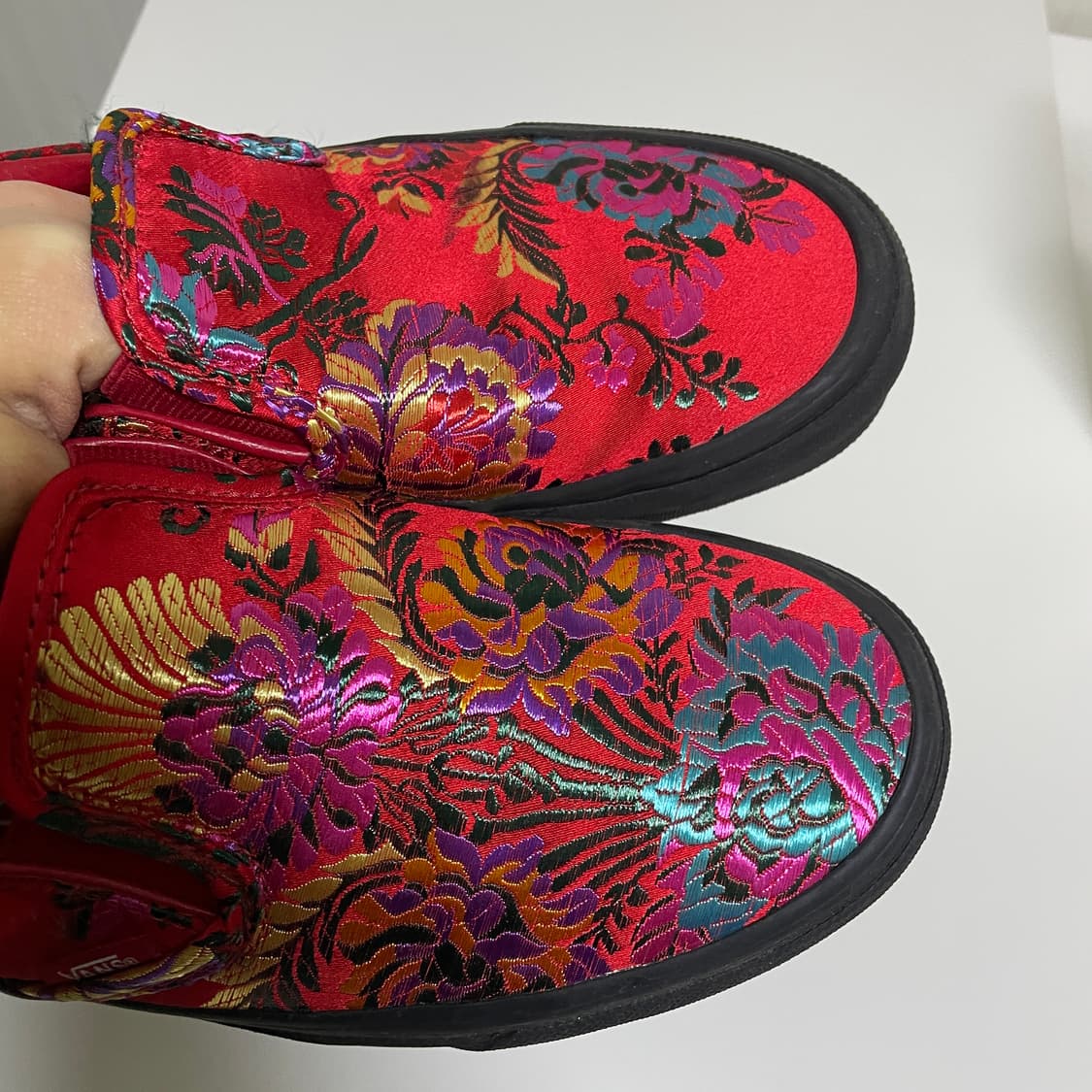 [uk4] 230-235 반스 레드 플라워 패턴 새틴 자수 슬립온 상품이미지6