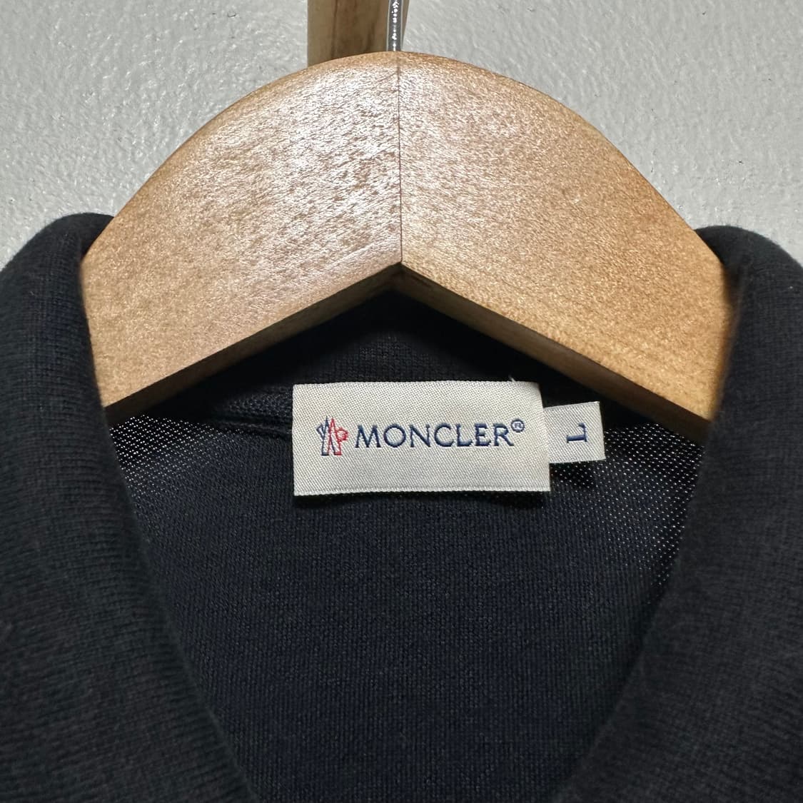 몽클레어 자수 로고 카라티 상품이미지5