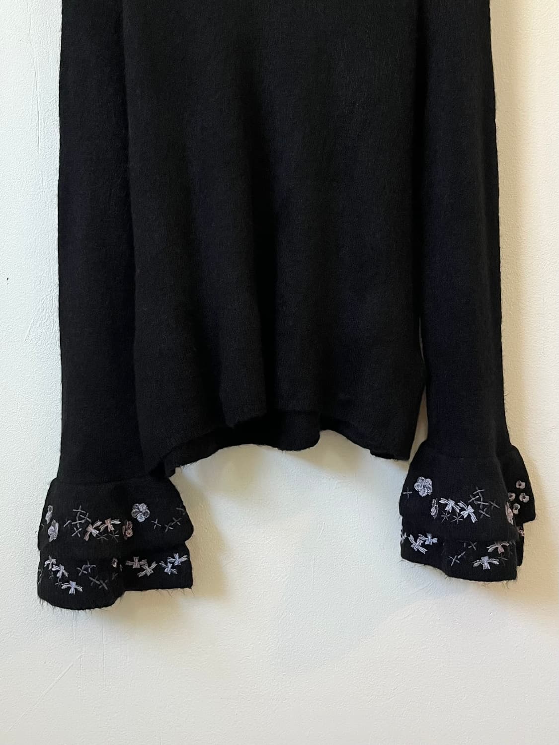 QUEENS COURT 핸드 플라워 터틀넥 상품이미지2