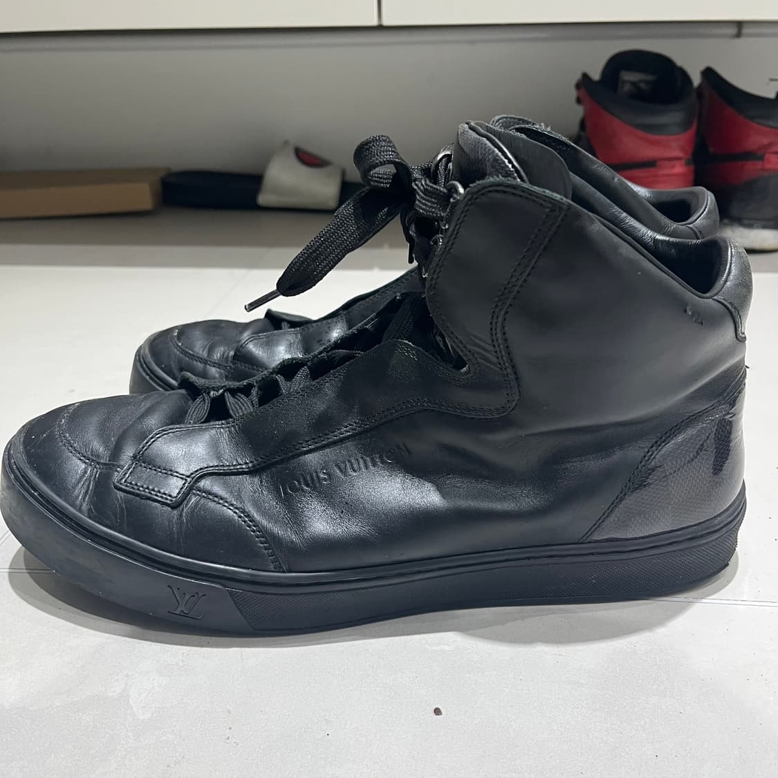 루이비통 스파이 블랙 컬러 스니커즈 상품이미지5