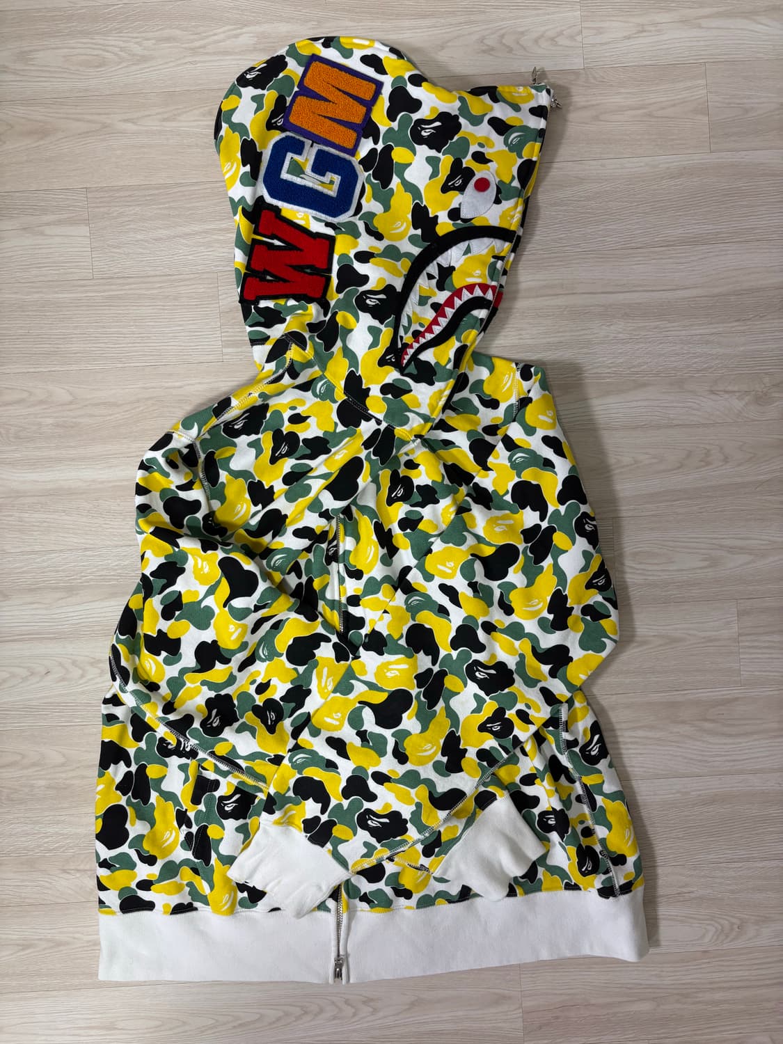 베이프 오사카 한정판 세퍼레이트 샤크후드집업 2xl 판매합니다 상품이미지1