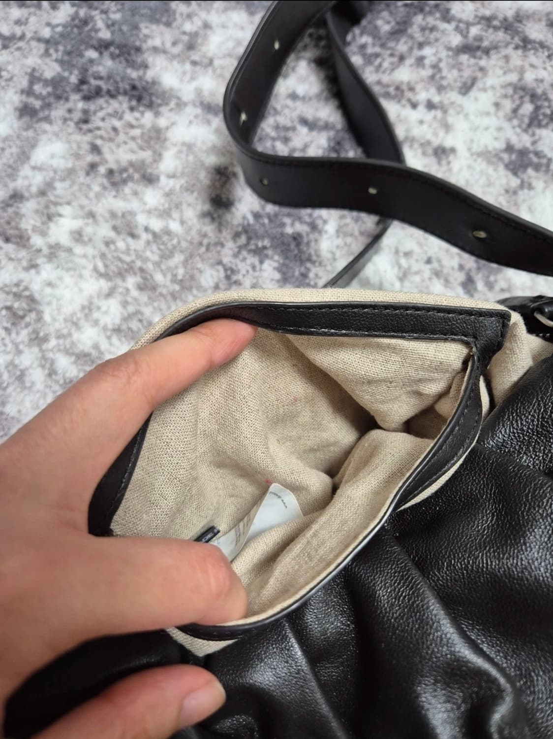 던스트 양가죽 만두백 유니섹스 가방 호보백 클래식브라운 상품이미지8