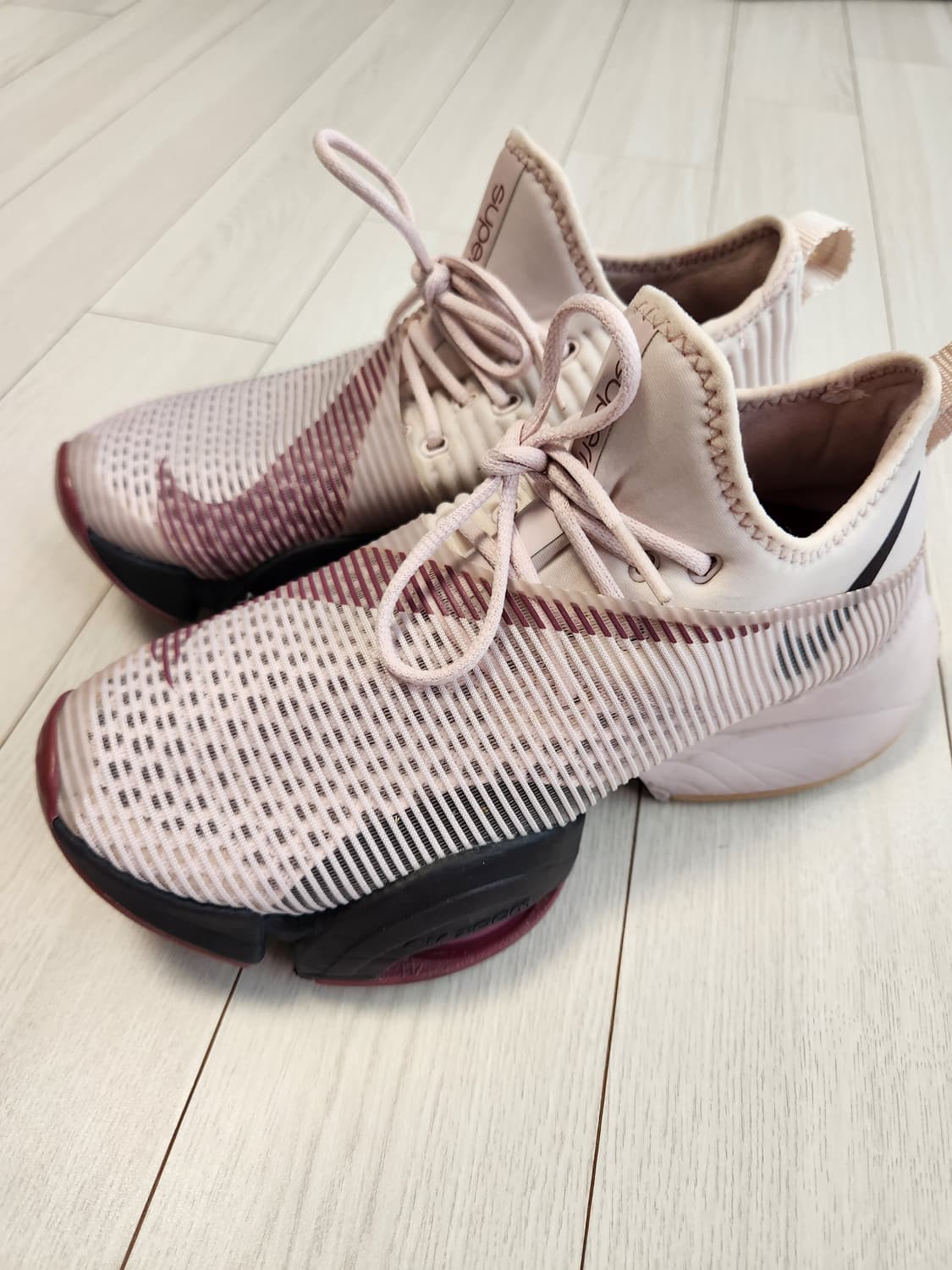 나이키 러닝화 에어 줌 슈퍼렙 BQ7043-665사이즈230

많이 신지 상품이미지3