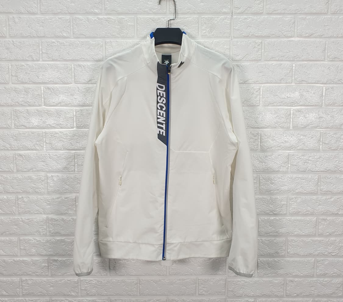 [100]데상트 기능성 트레이닝 자켓 상품이미지2