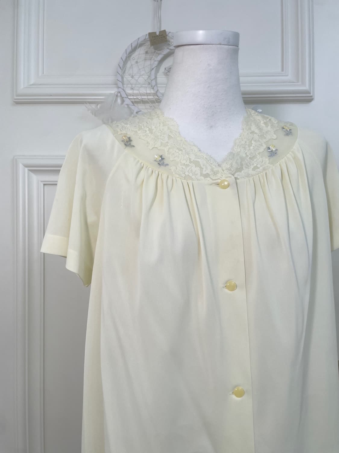 light yellow lace embroidery half blouse 상품이미지6