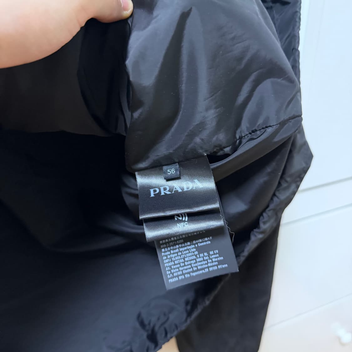 A / 56 (105-110) 프라다 삼각로고 윈드브레이커 바람막이 블랙 상품이미지4
