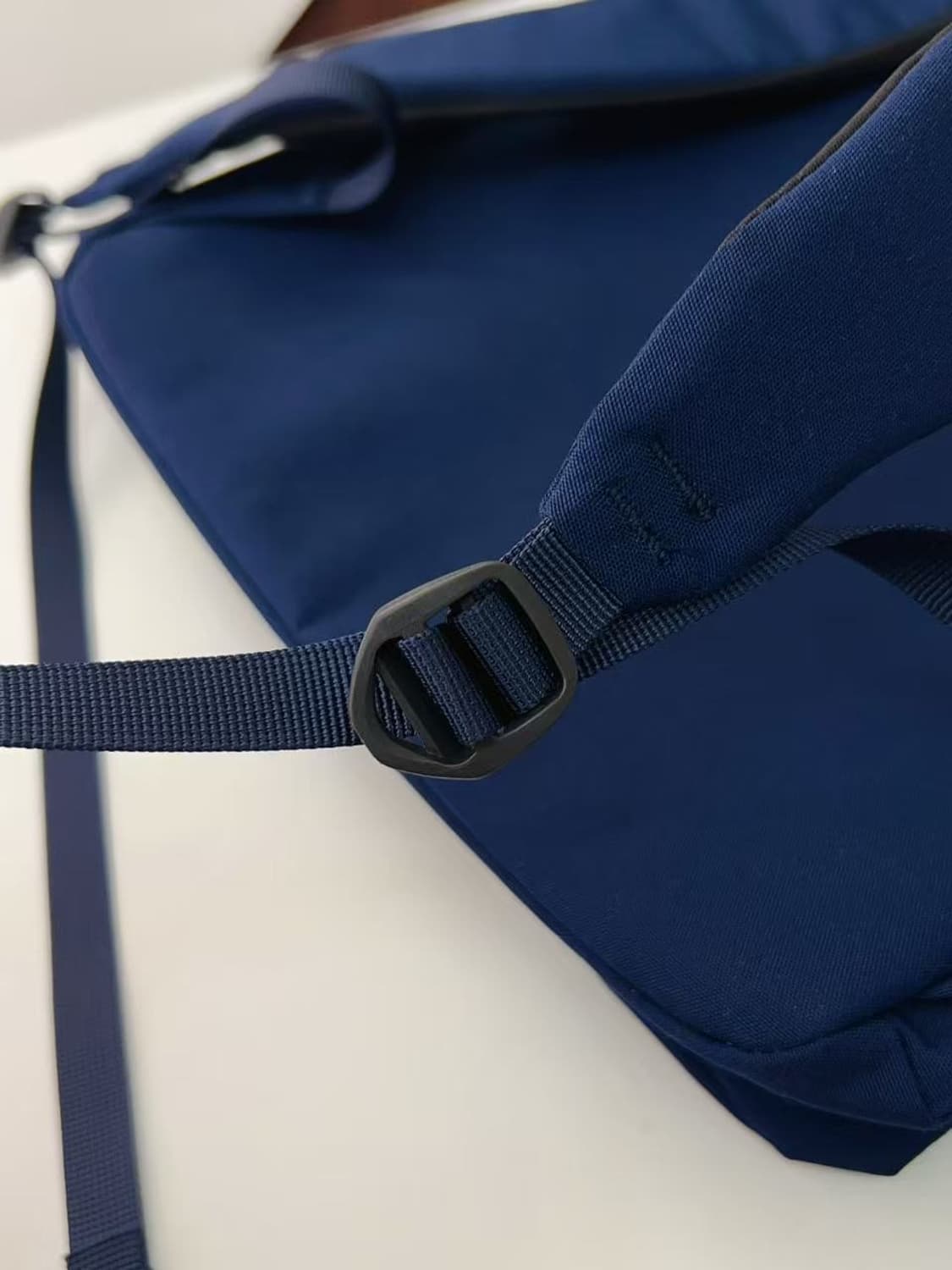 (새상품)몽벨 롤 탑 플랩팩 15 백팩 네이비 상품이미지8