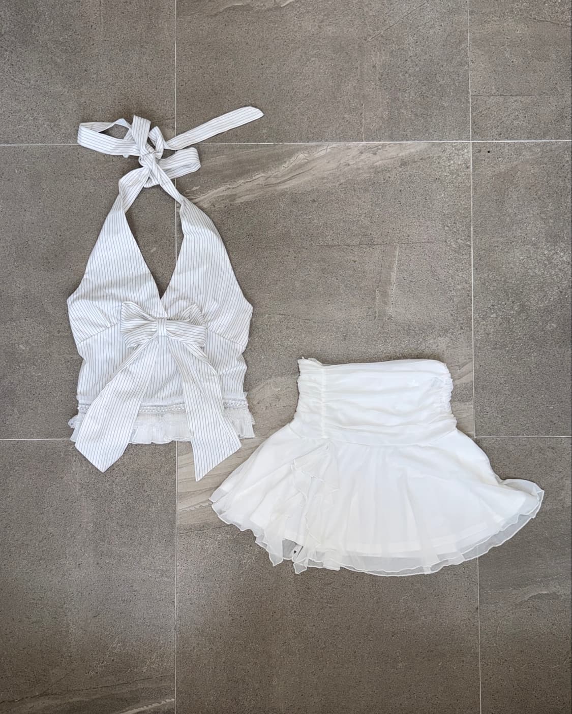 White stripe ribbon lace halter 슬리브리스 상품이미지1