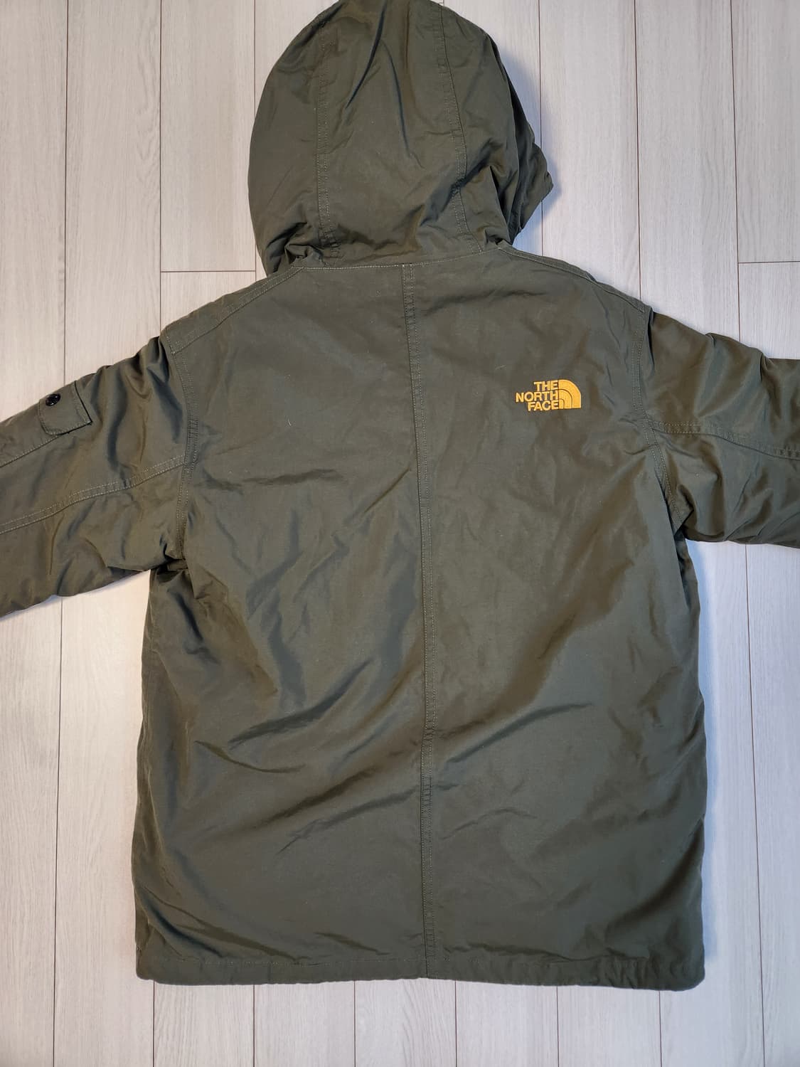 노스페이스 하이벤트 퀄팅 내피 바람막이 야상 자켓 사이즈m

여러 중고사 상품이미지2