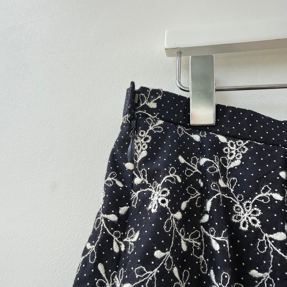 JPN 네이비 도트 펀칭 플라워 스커트 상품이미지7