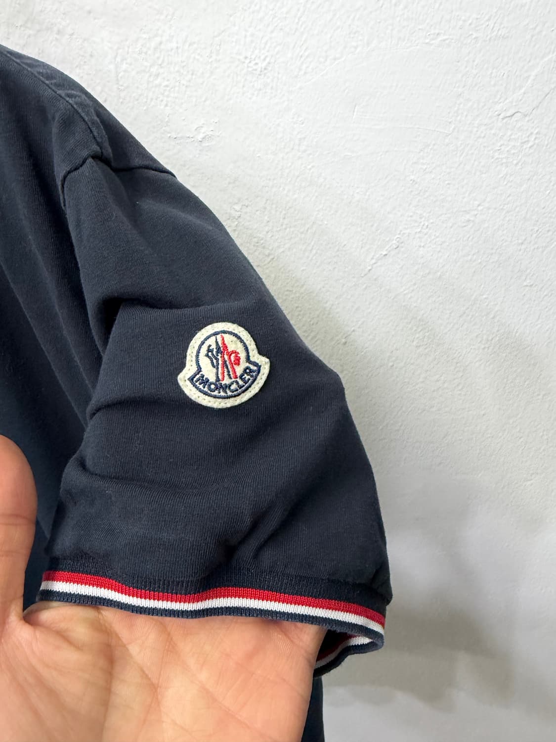 정품) 몽클레어 남성 네이비 반팔 티셔츠 XL 상품이미지4