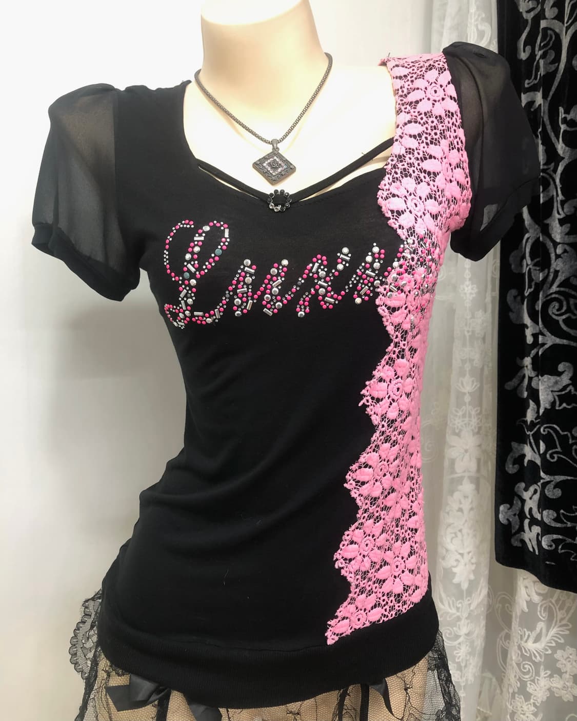 side pink lace cubic detail black top 상품이미지5