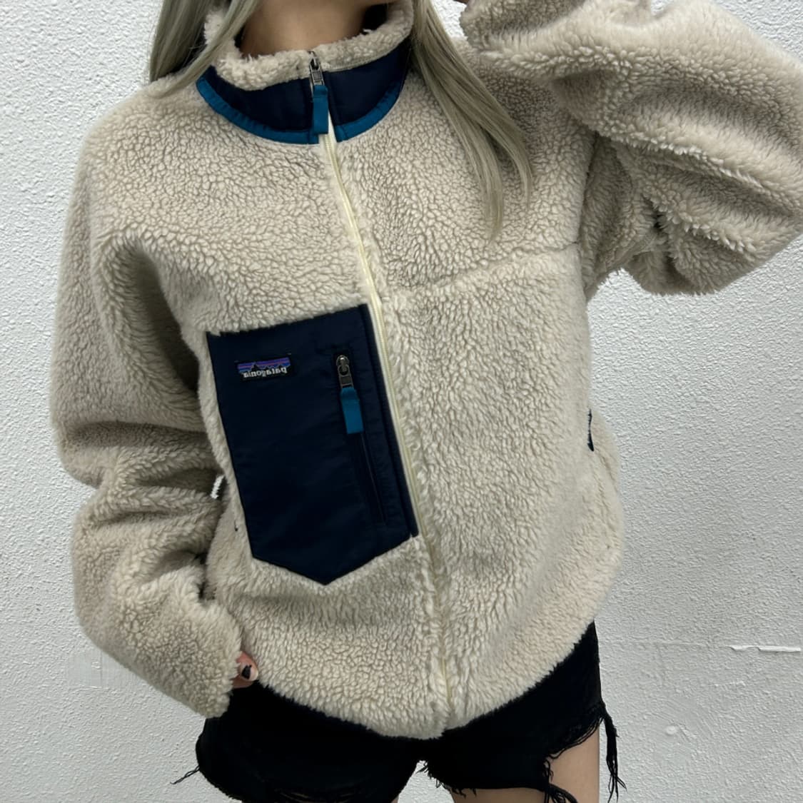 파타고니아 포켓로고 아이보리 신칠라 후리스 M 상품이미지2