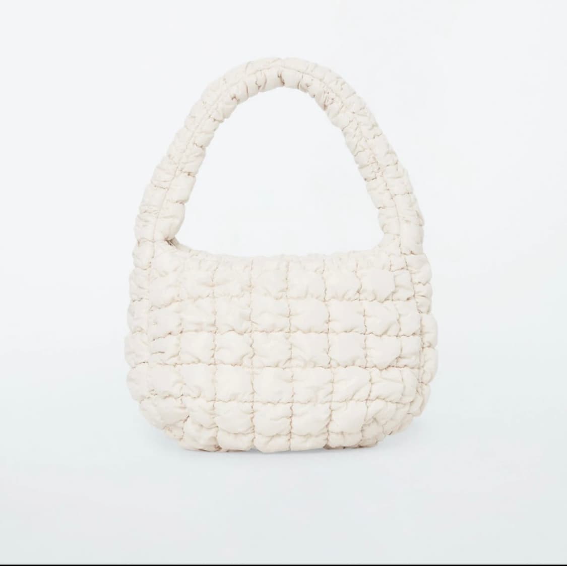 (새상품) COS 퀼티드 미니 크림 상품이미지1