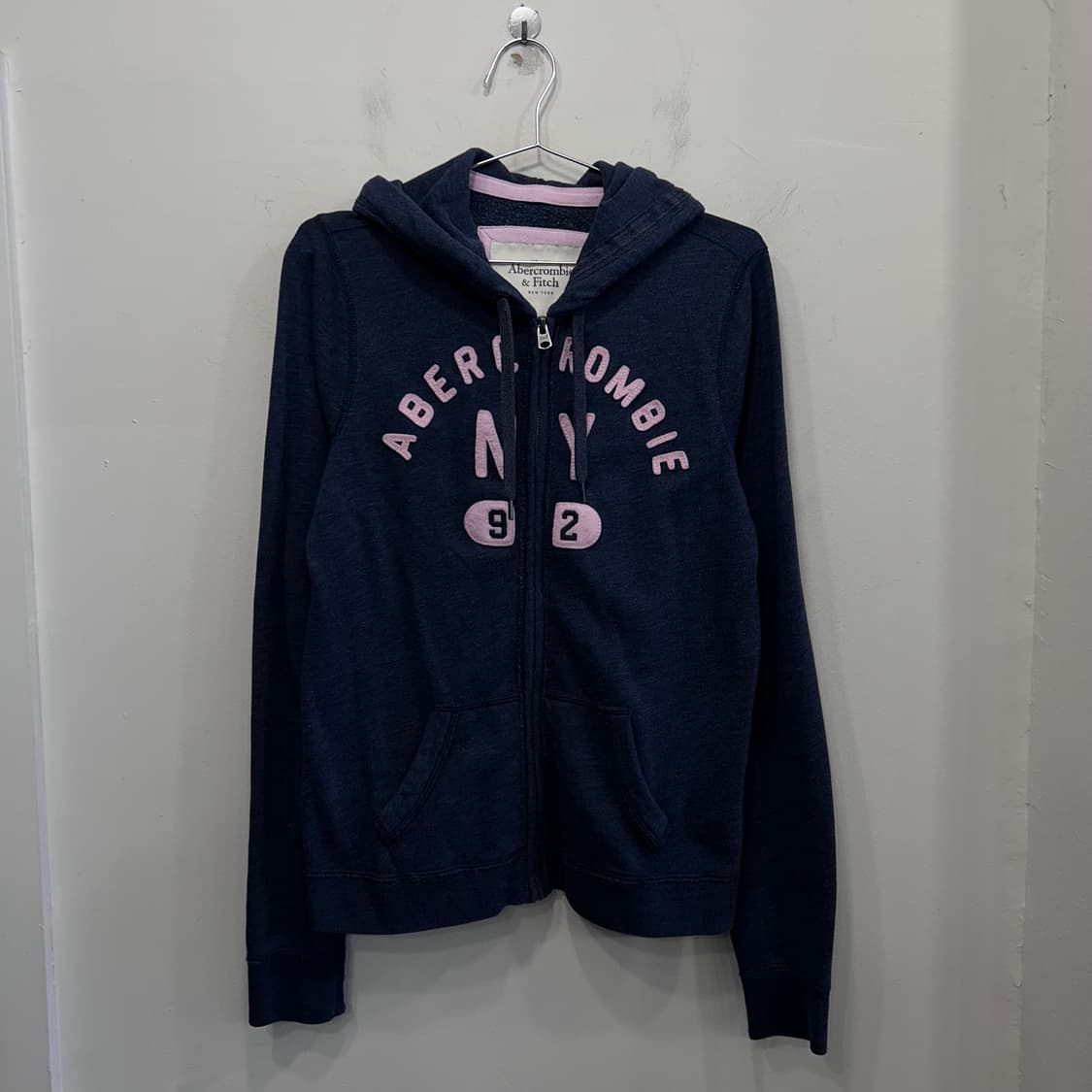 아베크롬비 앤 피치 NY 와펜로고 크롭 후드집업 상품이미지2