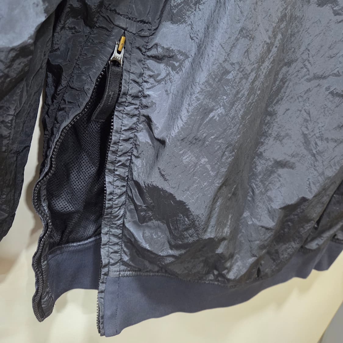 스톤아일랜드 나이론 메탈 맨튼맨 상품이미지4