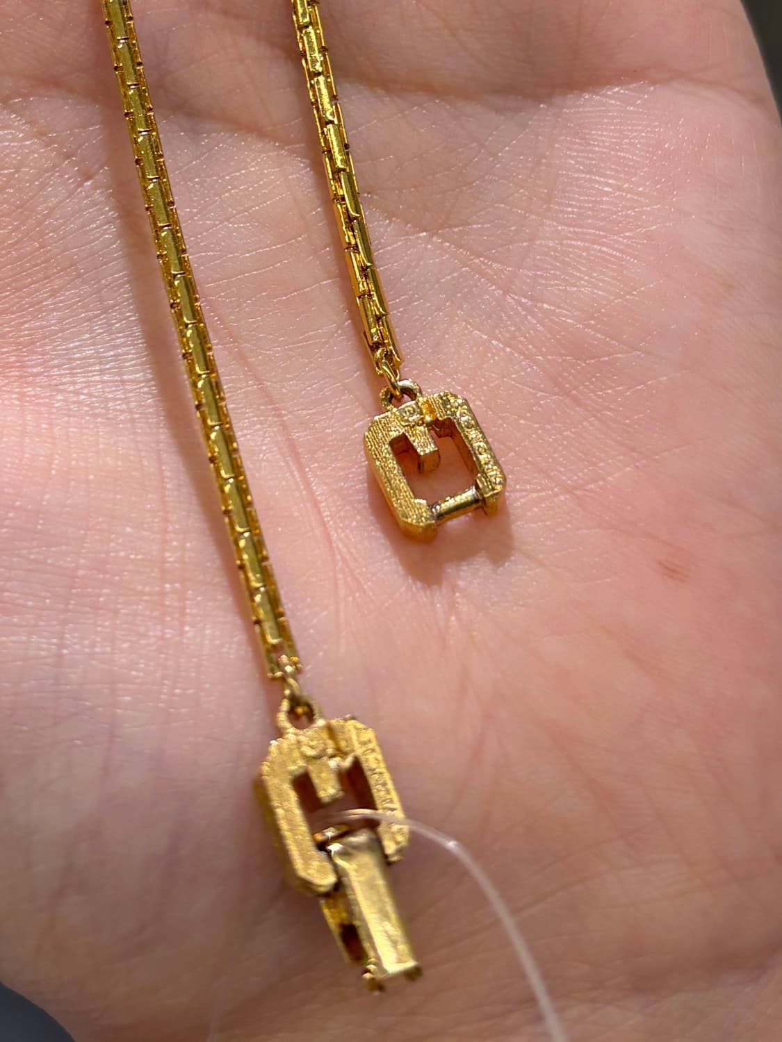 지방시 골드 목걸이 상품이미지3