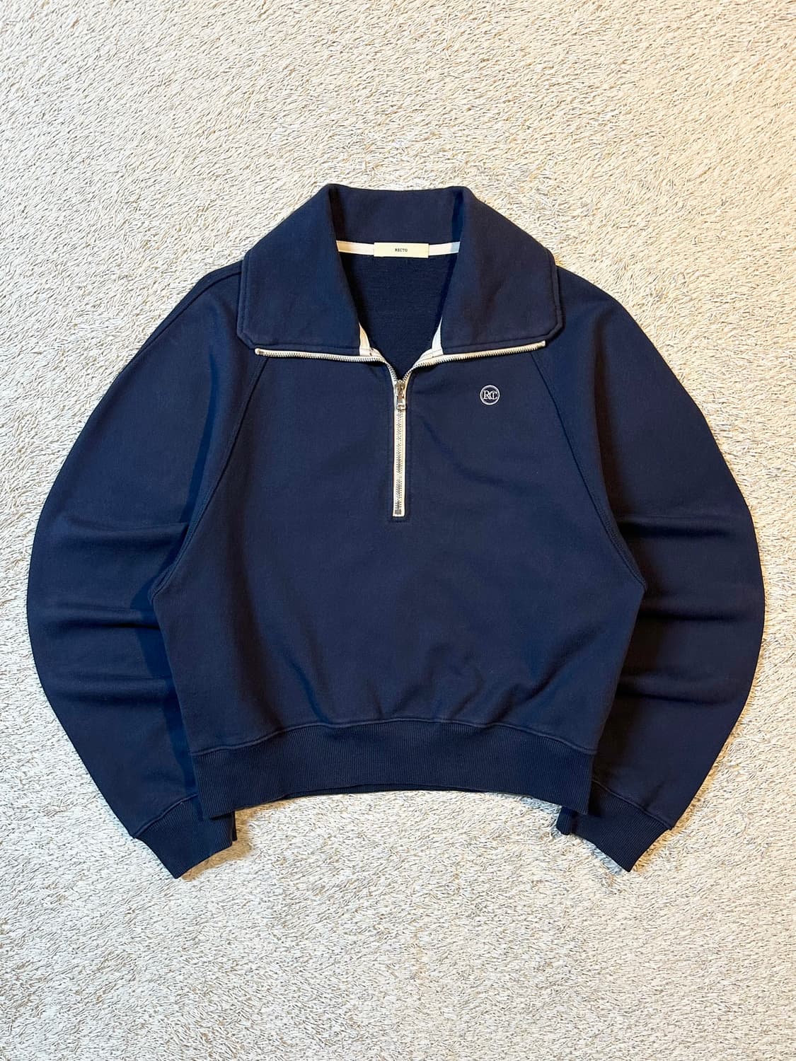 렉토 RECTO 시그니처 로고 하프 반집업 맨투맨 네이비 상품이미지1