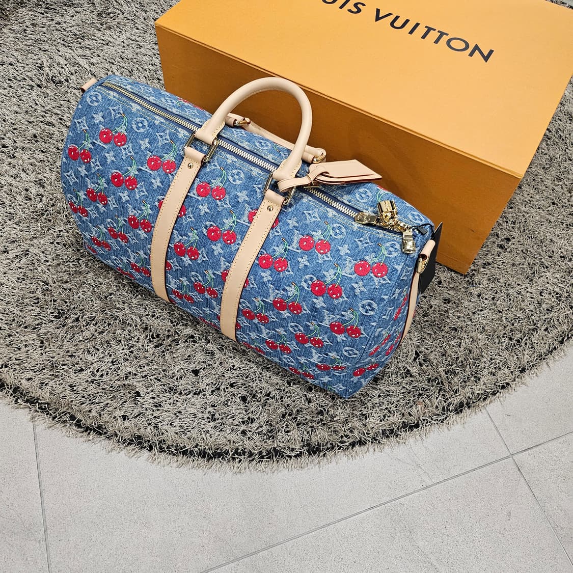 루이비통 x 무라카미 타카시 키폴 반둘리에 45 모노그램 체리 데님 상품이미지4