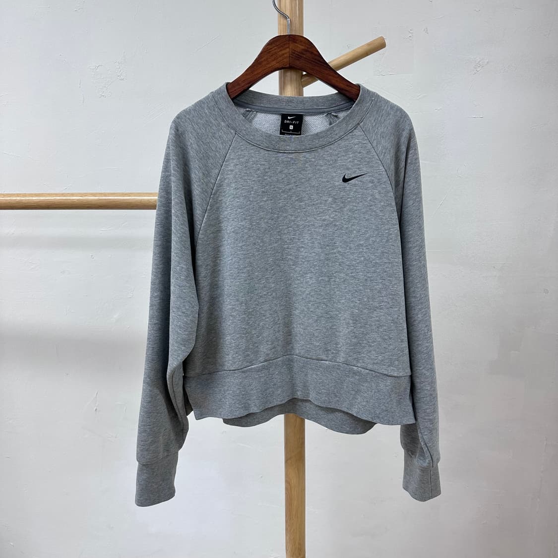 나이키 여성 드라이핏 절개 크롭 맨투맨 티셔츠 L사이즈 J23 상품이미지4