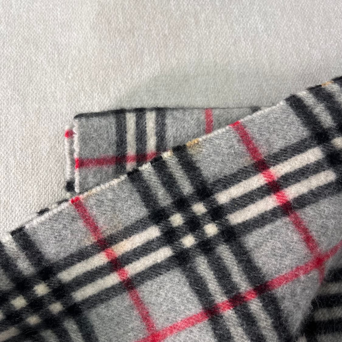 버버리 노바체크 캐시미어 그레이 머플러  상품이미지5