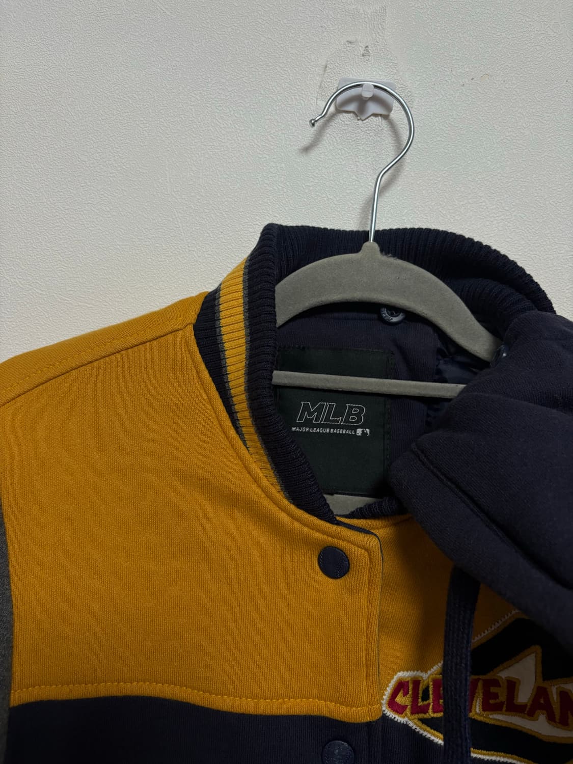 MLB 배색 누빔 바시티 자켓 (후드탈부착가능) 상품이미지5