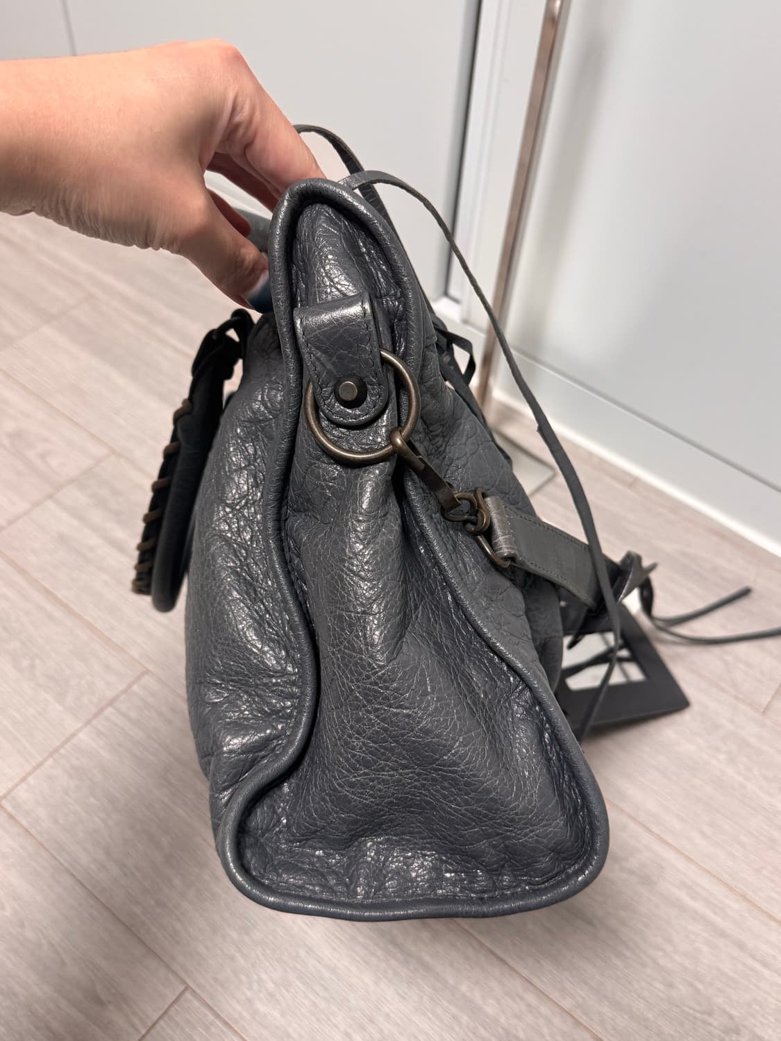 Balenciaga 시티백 모터백 차콜 미디움 상태A 보증서o 상품이미지5