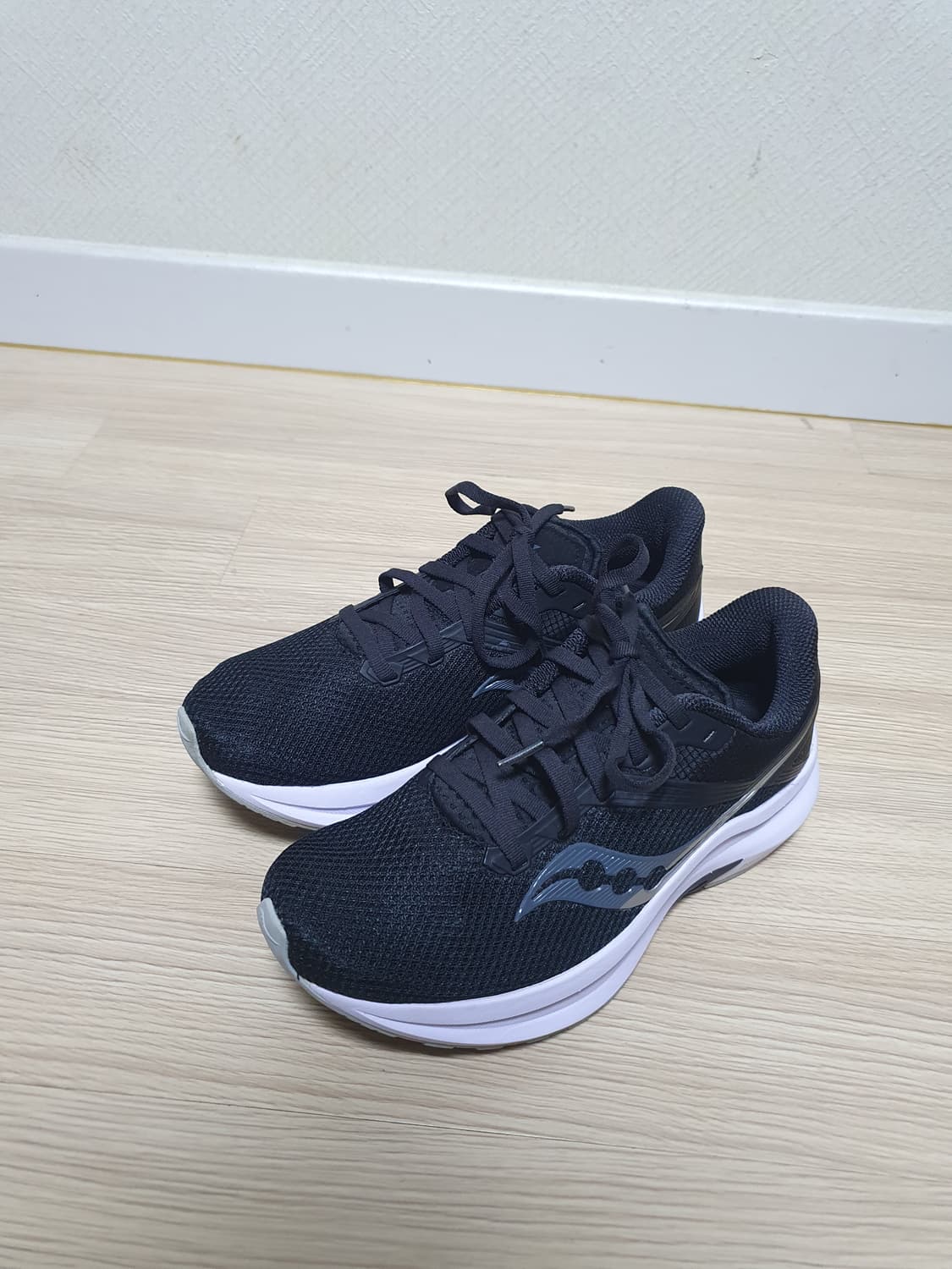 써코니 액손 러닝화 240 상품이미지4