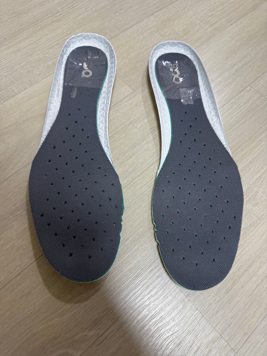 [295] 온 러닝 클라우드원더 워터프루프 샌드 블랙 상품이미지9